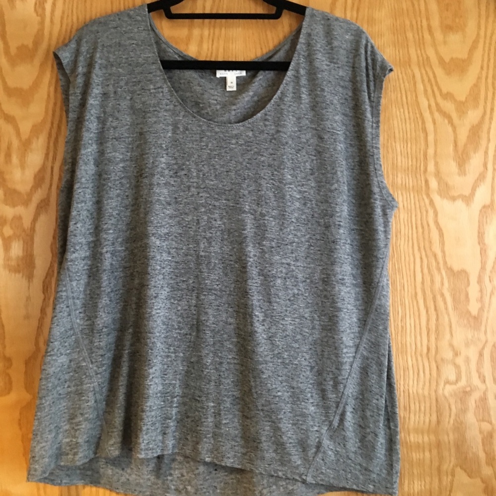 Soft•Joie loose sleeveless tee. Size S.